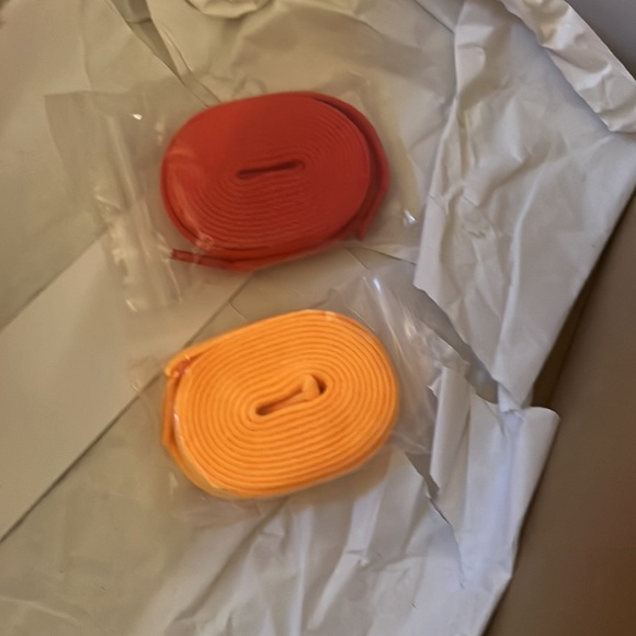 Nike Air Jordan 1 Retro Hi OG Light Fusion Red Size 7 Men 8.5/ 9 Women - Picture 6 of 6